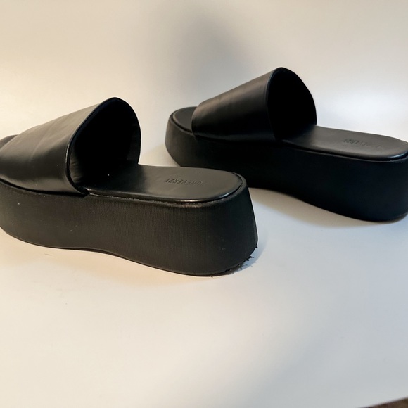 Platform sandals Women’s size 6.5 Forever 21 Black slides - Picture 6 of 8